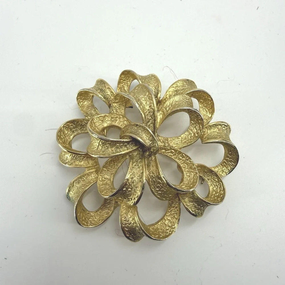 Beautiful Weeping Gold Tone Texture‎ Rosette Bow Style Brooch 2